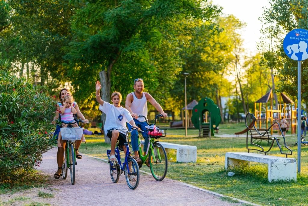 BELVEDERE - KISSING ZONE