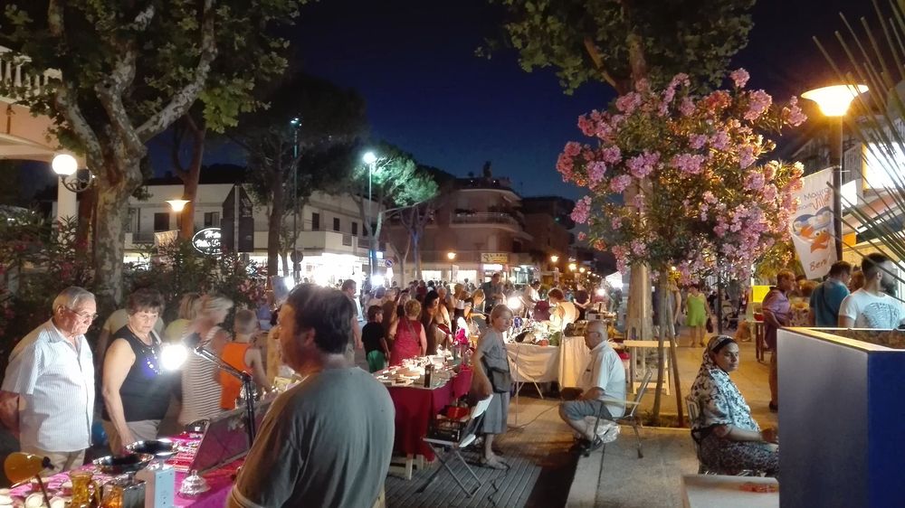 Immagine di Mercatini sotto le stelle: ogni mercoledì e venerdì